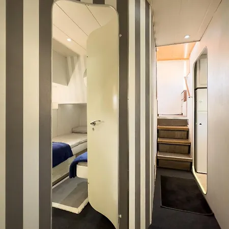 Hotel en barco Napao