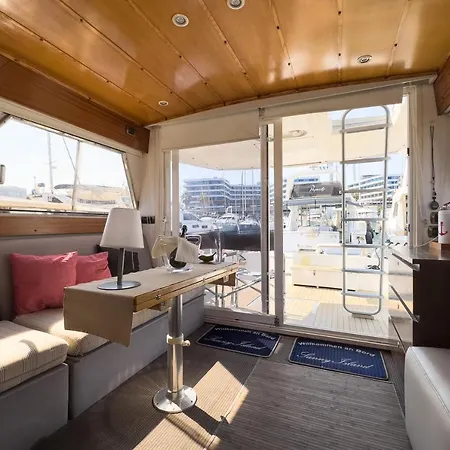 Hotel en barco Napao *