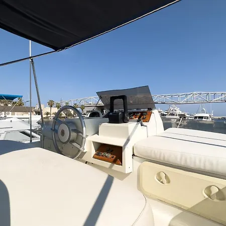 Napao Hotel en barco *